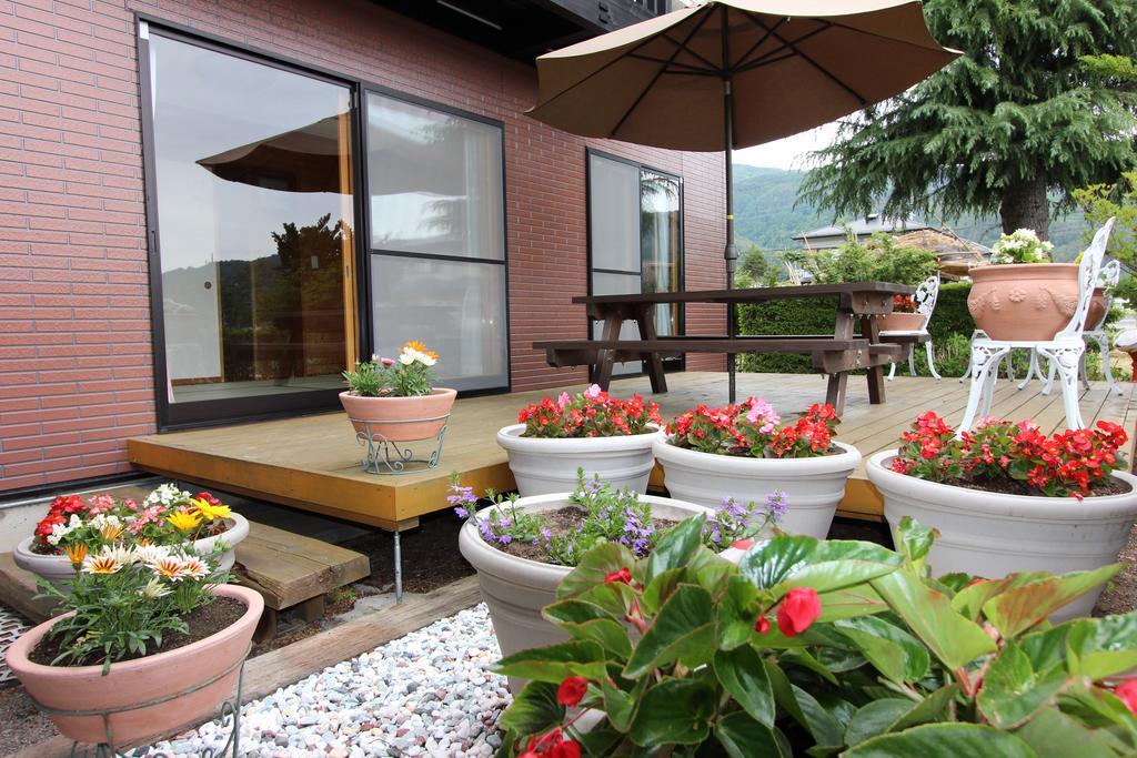 Ururun Kawaguchiko Villa Fujikawaguchiko Buitenkant foto